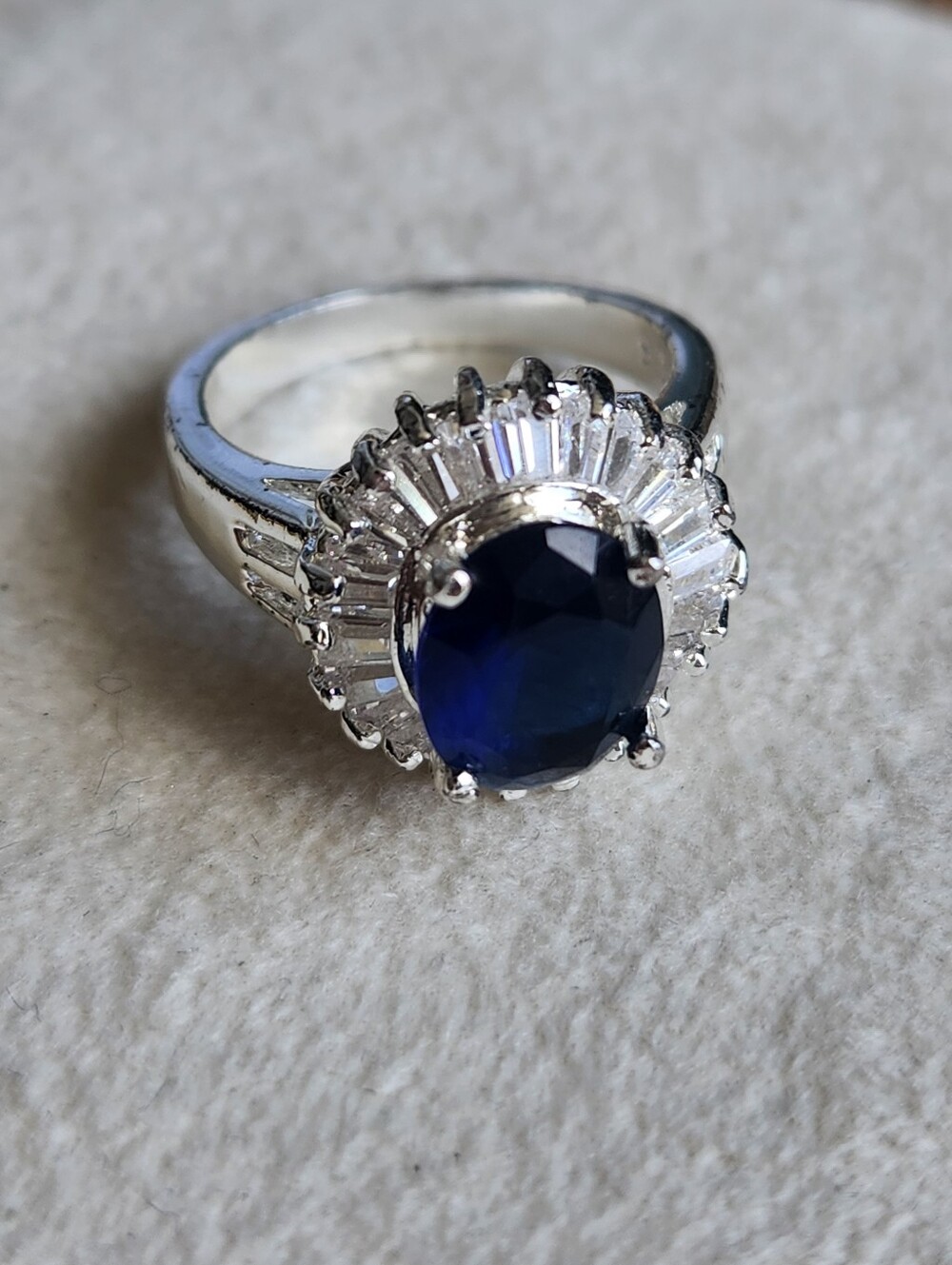 Vintage 925 Sterling Silver Blue Oval Sapphire CZ Halo Cocktail Ring Sz 6.25 - Picture 5 of 7